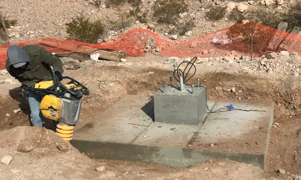 SPIDER 300A installato alla New Mexico Tech, vicino al Very Large Array: preparazione della base in cemento per il radiotelescopio