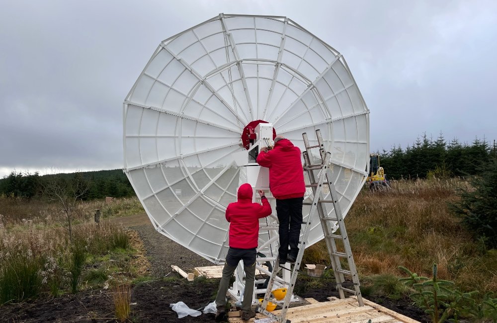 SPIDER 500A installed in Kielder Observatory (UK): connecting cables from antenna to the control room.