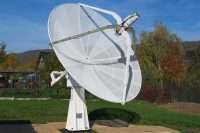 Radiotelescopio SPIDER 300A per radioastronomia installato presso Praga in Repubblica Ceca