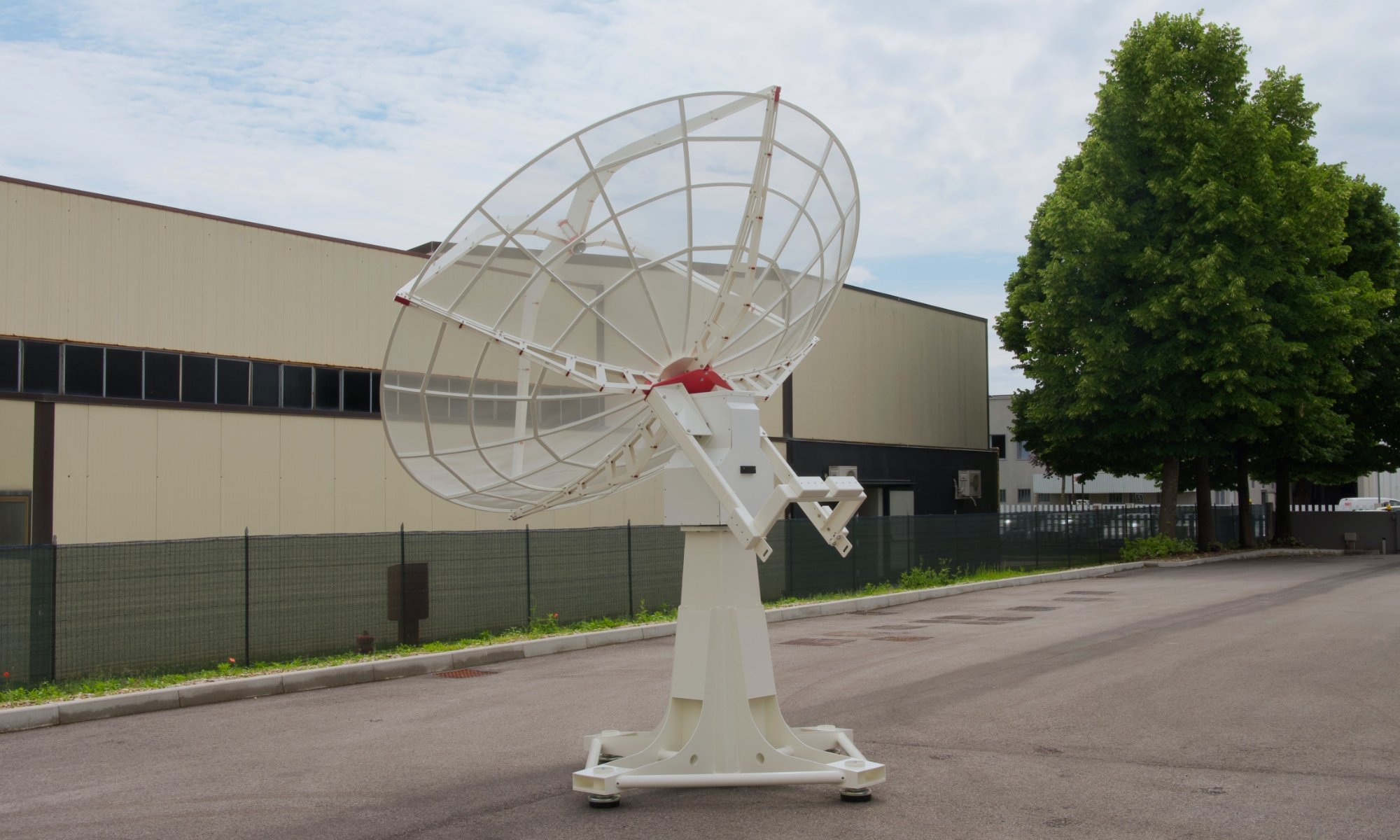 INTREPID ground station antenna systems for space situational awareness: main features