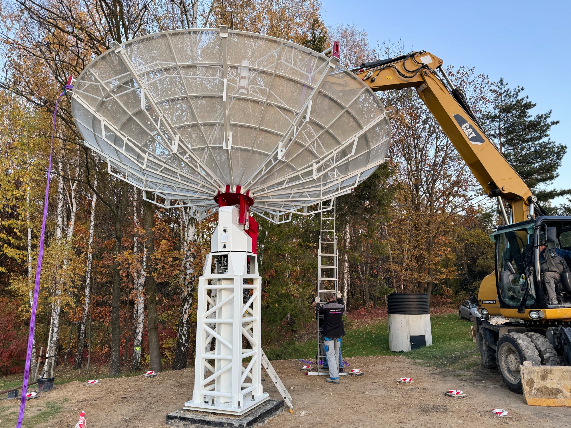 SPIDER 500A MarkII radio telescope installed in Planetarium - Silesian Science Park (Poland)